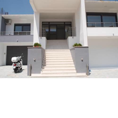 Flo Apartments