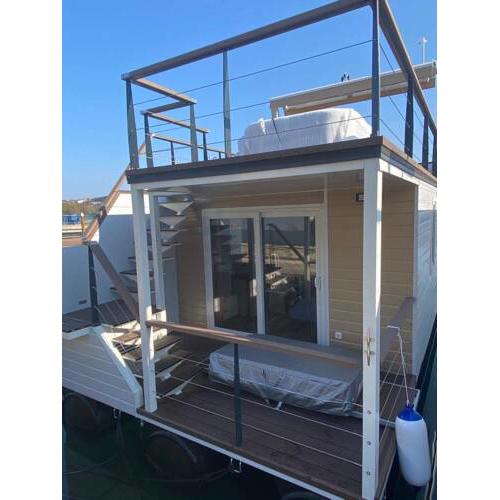 Floating Sea House Gong