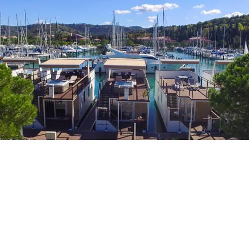 Floating Sea Houses MARINA LUX