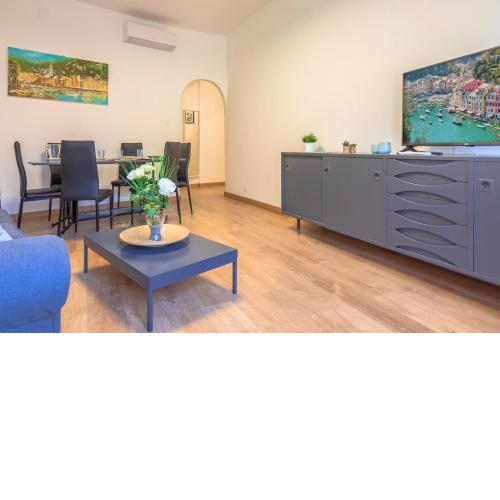 Flora Apartment