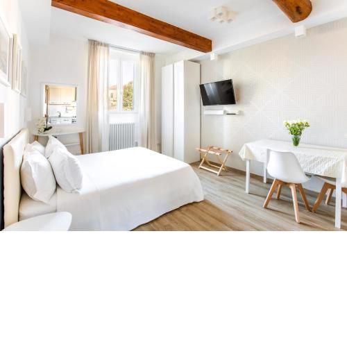 Florence Liona Apartments