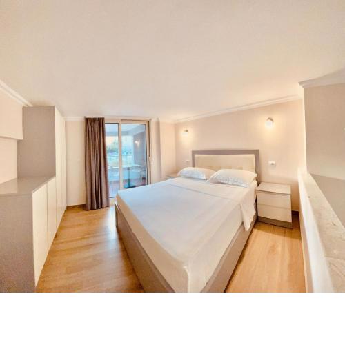 Flors Apartments
