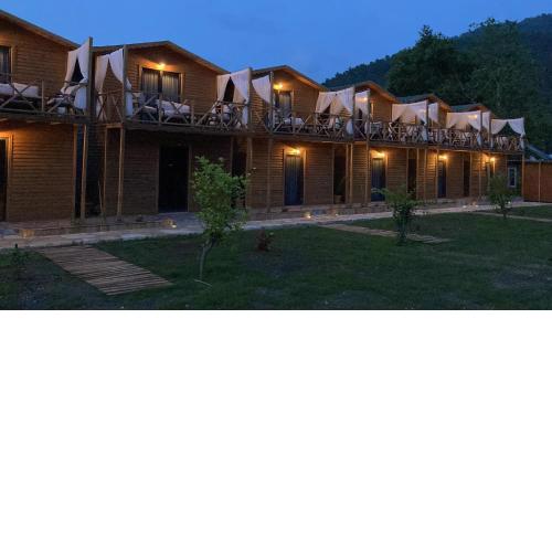 FNM Luxury BUNGALOW’S & Restaurant