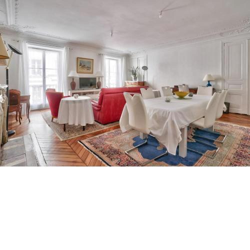 Former 6-person apartment located in Opera