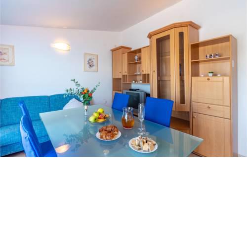 Four-Bedroom Apartment in Zavalatica