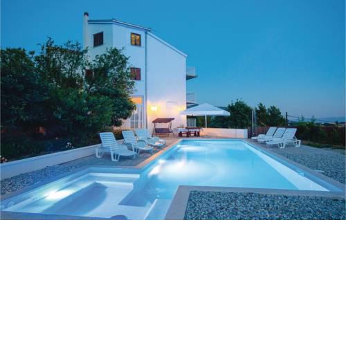 Four-Bedroom Apartment Klis with Sea view 07