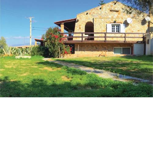 Four-Bedroom Holiday Home in Alepochori