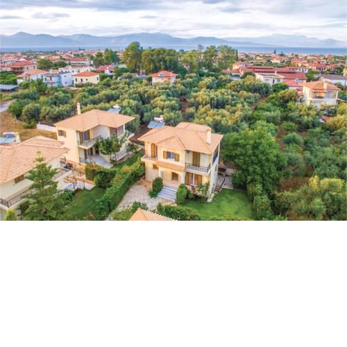 Four-Bedroom Holiday Home in Diakopto