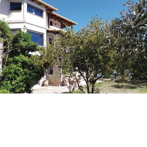 Four-Bedroom Holiday Home in Glyfa