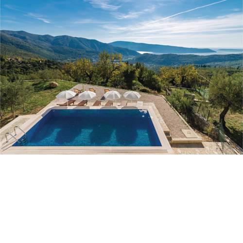Four-Bedroom Holiday Home in Herceg Novi
