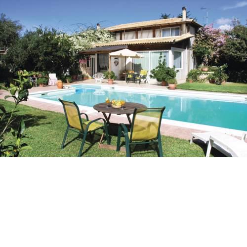 Four-Bedroom Holiday Home in Methoni Messinia