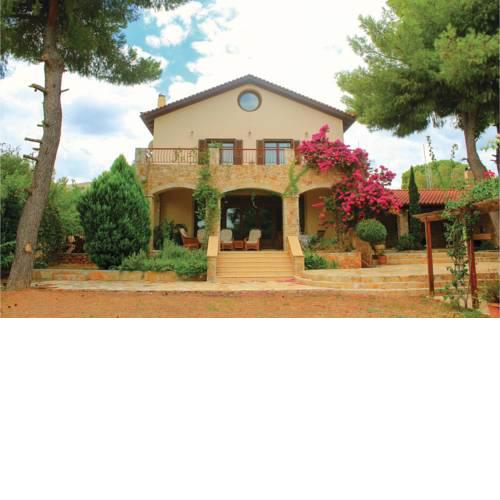 Four-Bedroom Holiday Home in Nea Makri Attiki