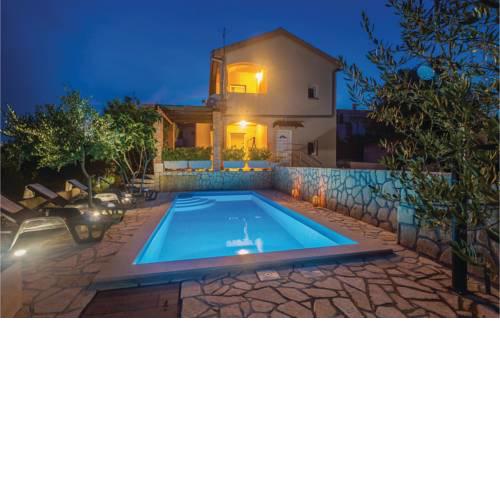 Four-Bedroom Holiday Home in Pinezici