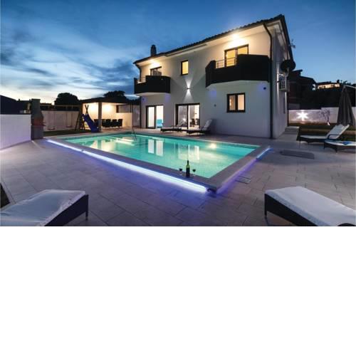Four-Bedroom Holiday Home in Pula