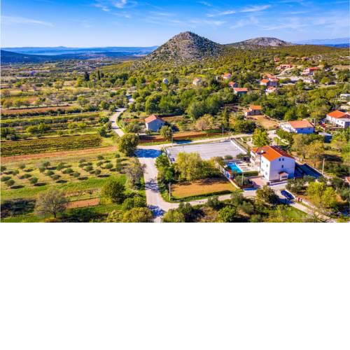 Four-Bedroom Holiday Home in Radasinovci