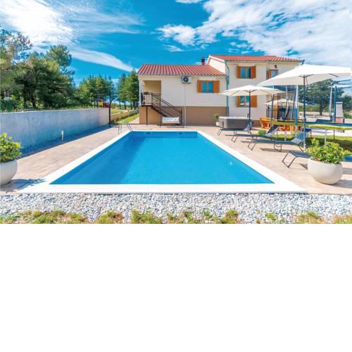 Four-Bedroom Holiday Home in Sikovo