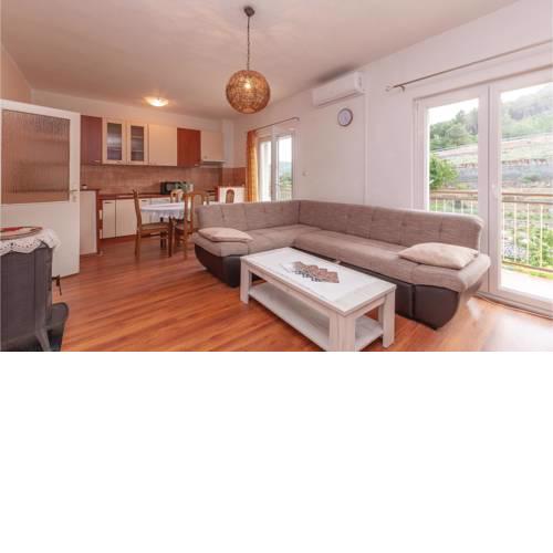 Four-Bedroom Holiday Home in Slivno