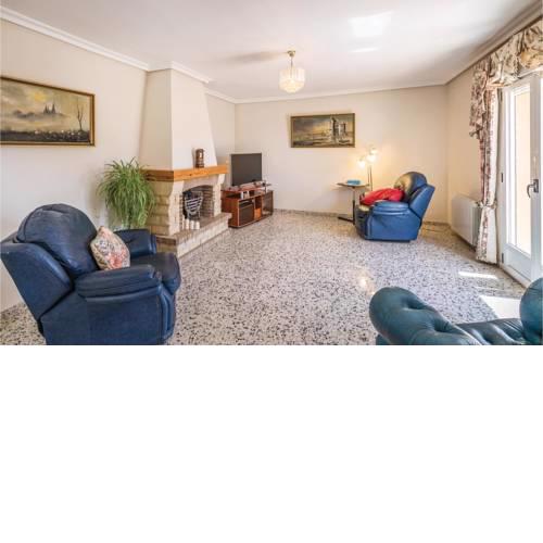 Four-Bedroom Holiday Home in Torremanzanas