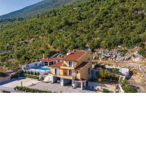 Four-Bedroom Holiday Home in Vrgorac