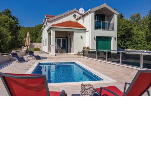 Four-Bedroom Holiday Home in Zagvozd