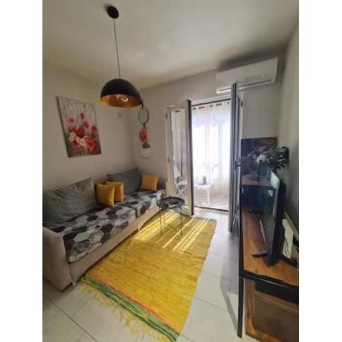 Francie's Apartment, Tirana