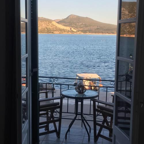 Francthi Cave Apartments