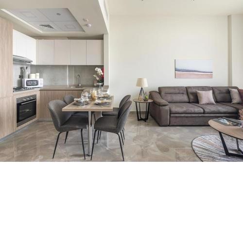 Frank Porter - Majestique Residence 2