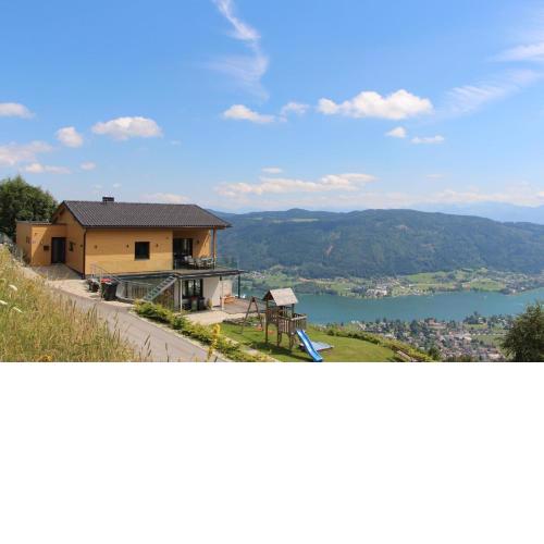 Freistehendes Ferienhaus in Winkl Ossiachberg mit Großem Garten und Panoramablick