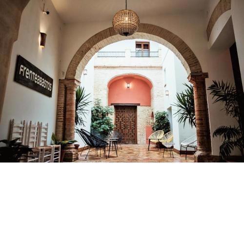Frenteabastos Hostel Suites Cafe