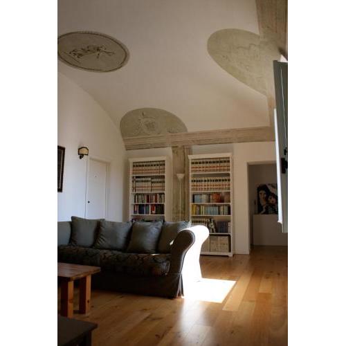 Frescos house