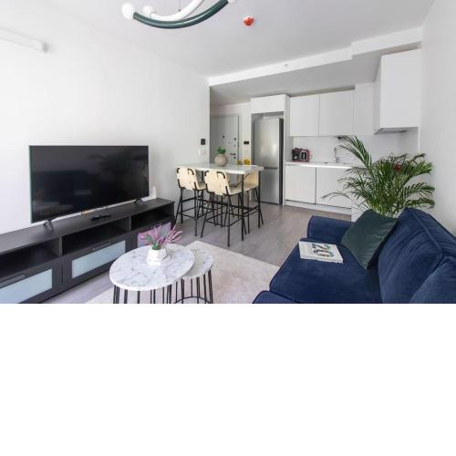 Fresh & Cozy 2BR Flat w / Parking and Gym #48