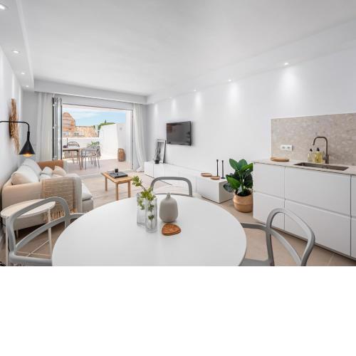 FRESH Renovated 2 bed Apt in best location RDR236