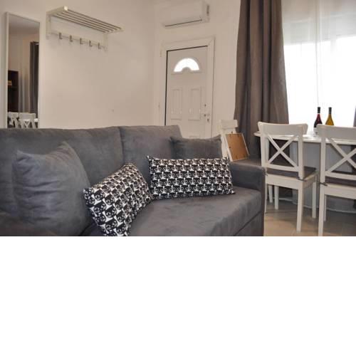 Fresh & Stylish apartment near the sea in Peraia