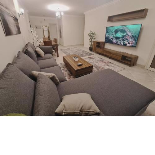 Freshly Modern Renewed 3BR Full AirCod Dar masr Qornfel