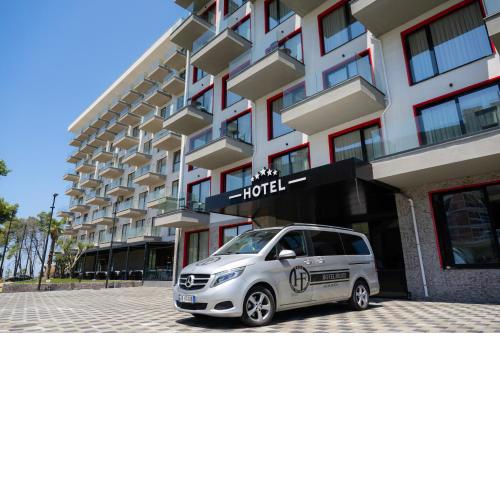Frojd Kune Resort & Beach Hotel