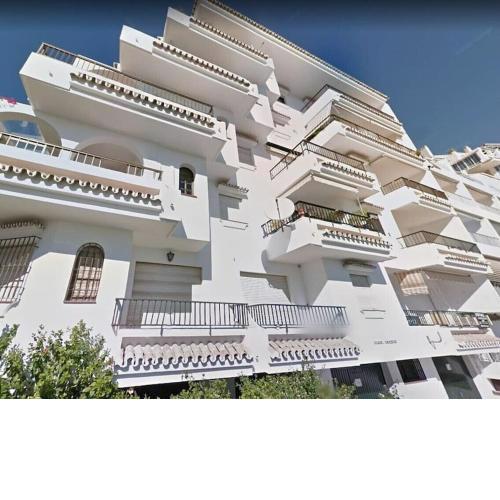 Front Line, 2 Bed Apartment with Amazing Seaviews.