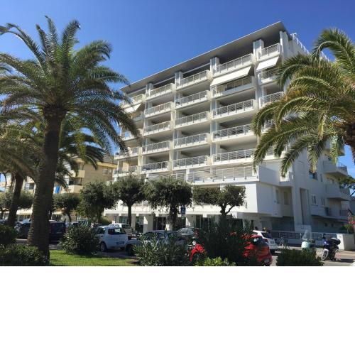 FRONTE MARE-CENTRALE-Riviera Palace-Giulianova-Apartment-Prenotazioni solo da Sabato a Sabato nei mesi di Luglio e Agosto