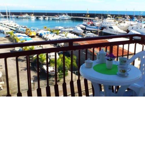 Fronte mare, spiaggia a 3m, tra Taormina e Catania