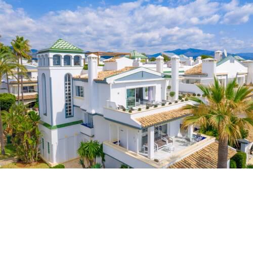 Frontline Beach Penthouse with Sea Views