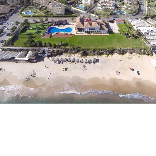 FRONTLINE BEACH VILLA 34121709 THE BEACH HOUSE MARBELLA 7 BEDROOMS, PRIVATE HEATED POOL TO RENT