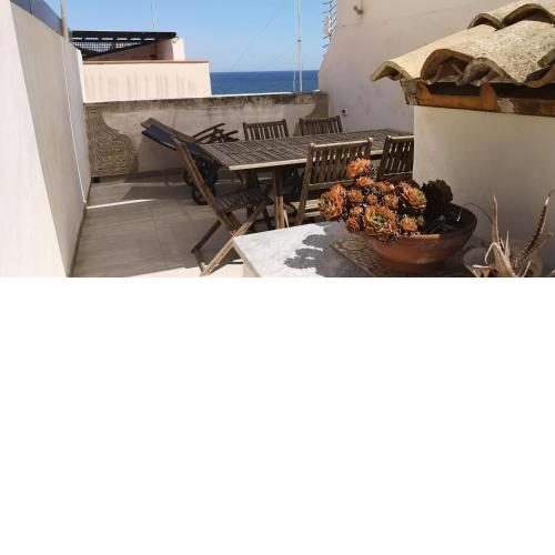 FULL HOUSE WITH SEA VIEW TERRACE IN ORTIGIA