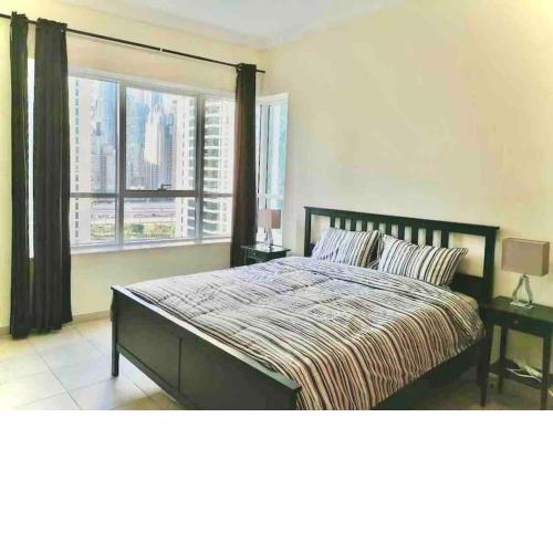Full lake view, near marina metro, late check in