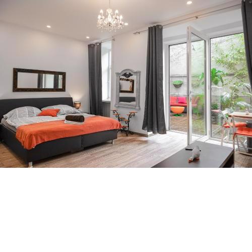 Fullfilling 3 BR Apt. with Pleasing Backyard