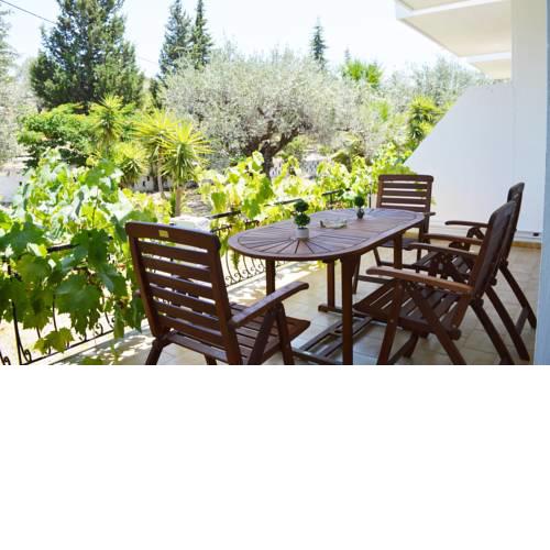 Fully equipped apartment Quiet area Garden View