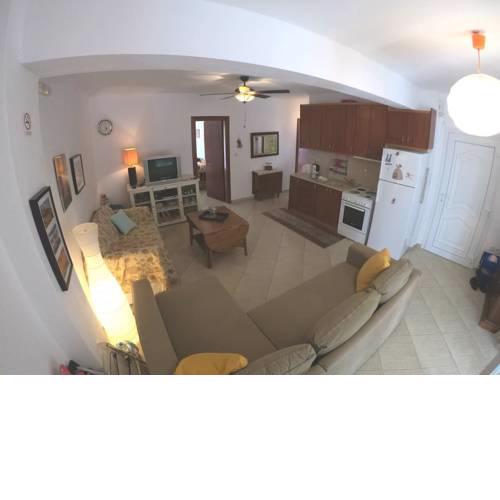 Fully equipped apparment 150 m from the beach.