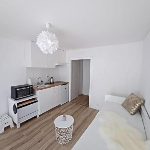Fully equipped lovely studio by lake and Golf