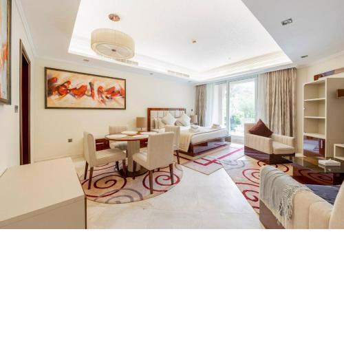 Fully-equppied studio with private beach and pool