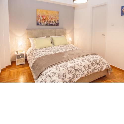 Fully renovated, adorable apartment in Kolonaki!