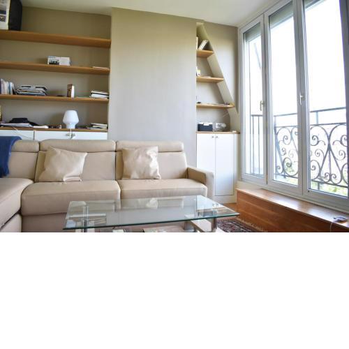 Fully Renovated Bright Studio With High View