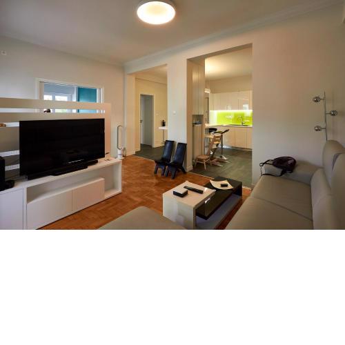 Fully renovated , quiet & funky apartment in Athens center
